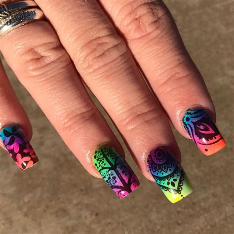Channel Your Inner Mermaid with Ombre Seashell Nails